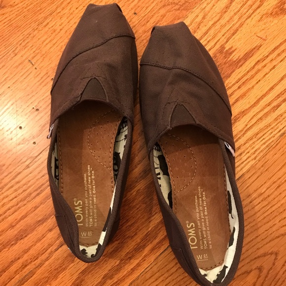 Toms Shoes - NWOT TOMS Canvas, Brown Toms Shoes - NWOT TOMS Canvas, Brown